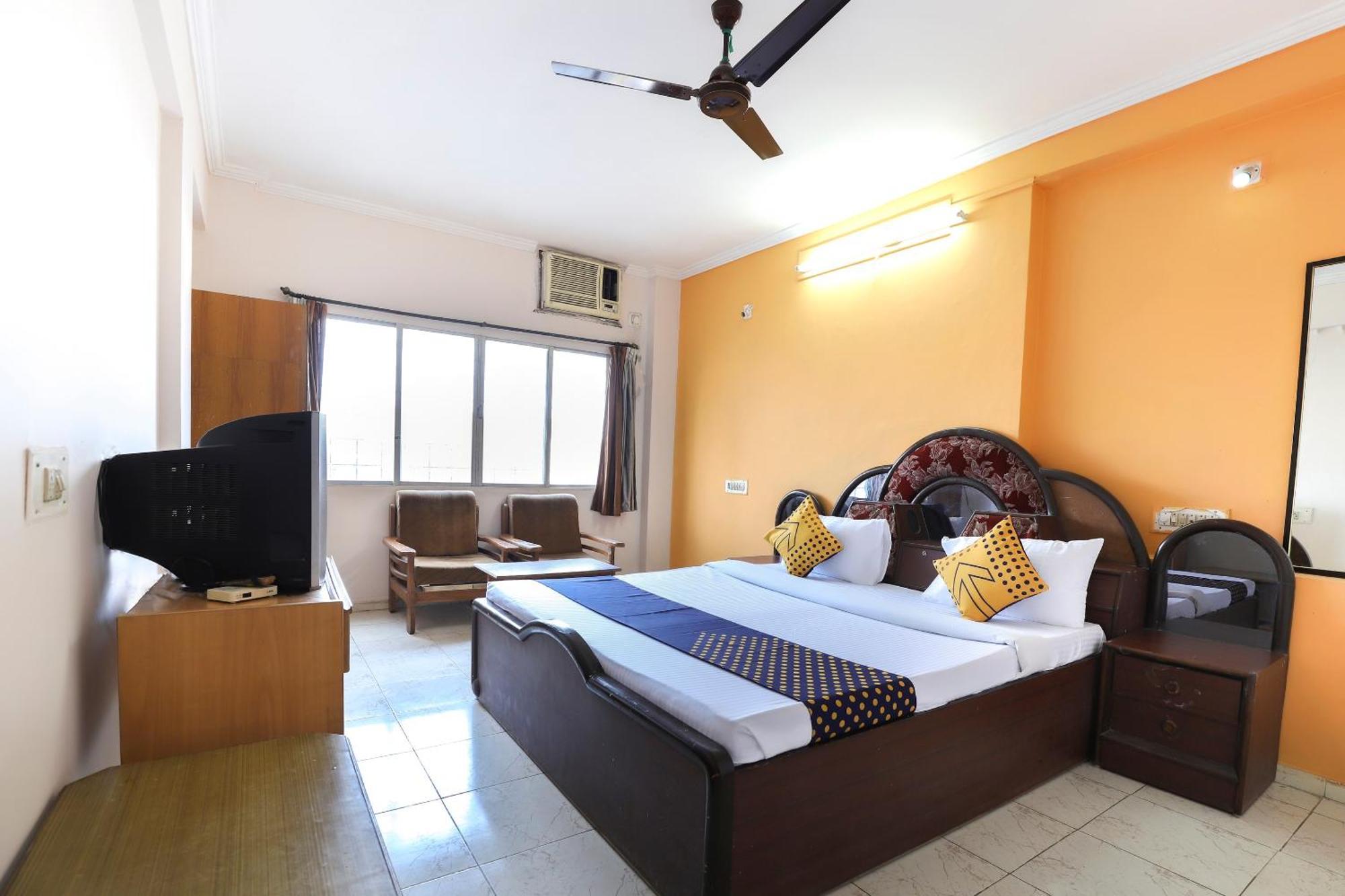Spot On Hotel Shyam Inn Halol Экстерьер фото
