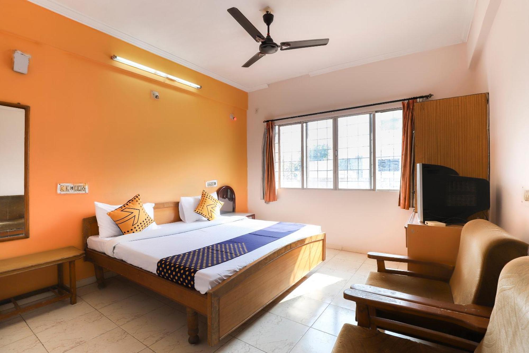 Spot On Hotel Shyam Inn Halol Экстерьер фото
