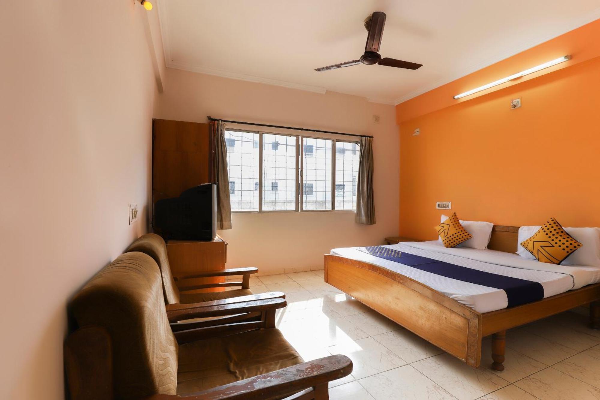 Spot On Hotel Shyam Inn Halol Экстерьер фото